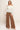 Pantalon en antelina camel.