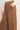 Pantalon en antelina camel.