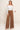 Pantalon en antelina camel.